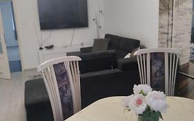 Spacious And Luxury 2 Bedroom Appartment Free Parking